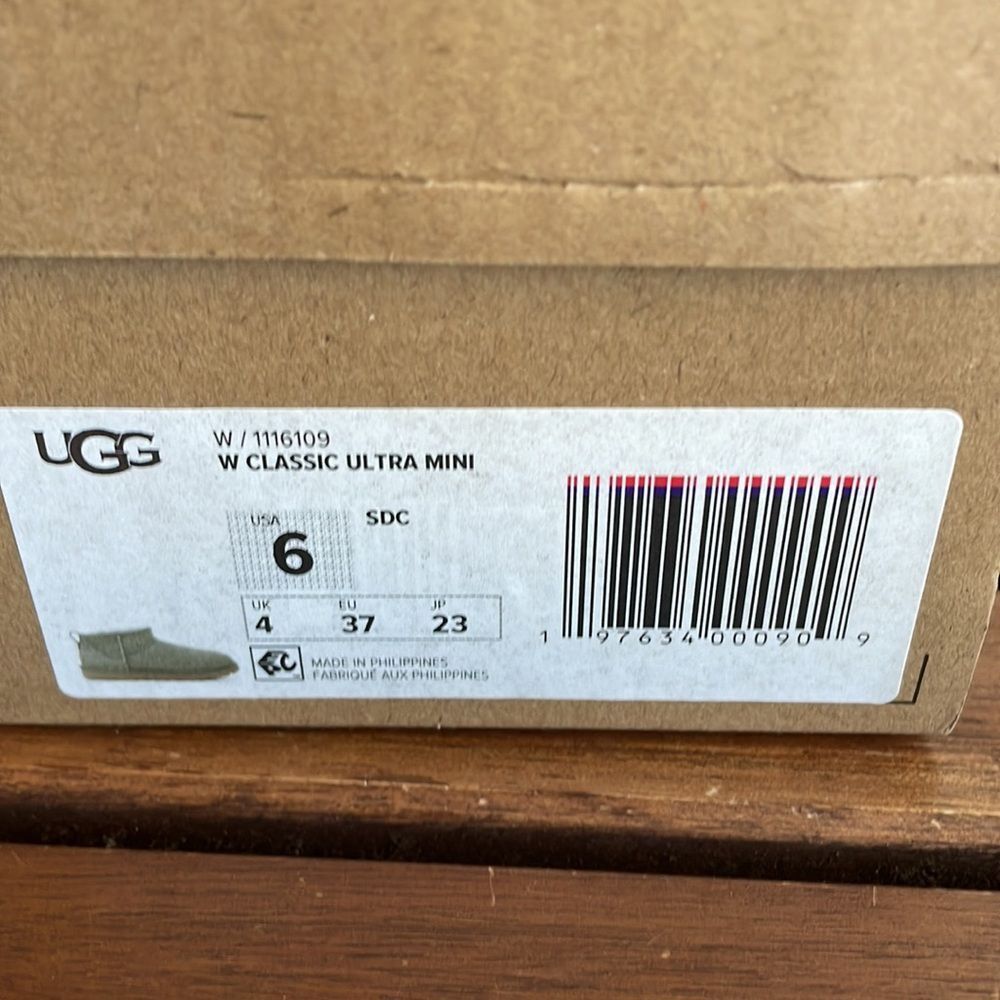 UGG Classic Ultra Mini Shaded Clover Women Size 6/UK 4/EU 37 - Picture 13 of 14